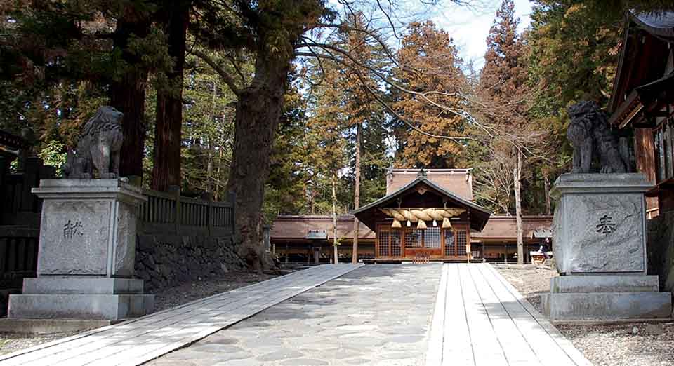 Img Suwa Taisha Harumiya (spring shrine)