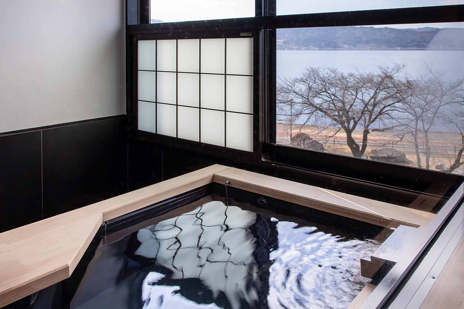 ワイドタイプ・室内露天風呂