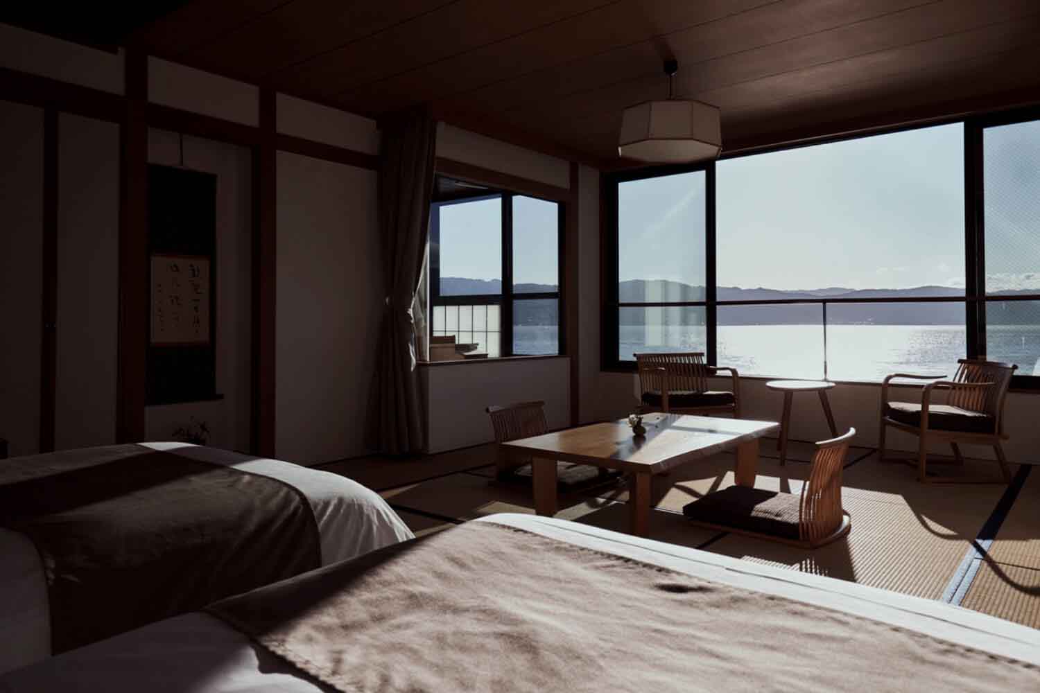 Hinoki bath with a panorama view of Lake Suwa